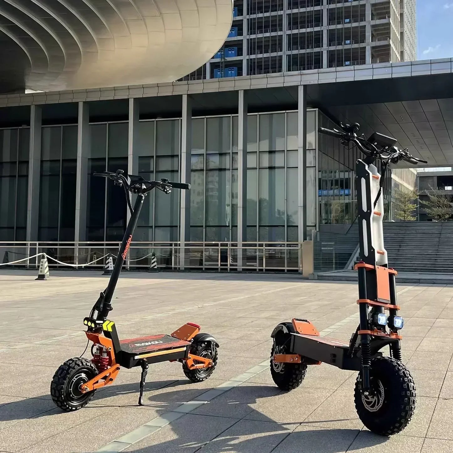 Off road electric scooter 1200W adult electric scooter 11 inch off-road tires 48V-18AH battery range 80KM maximum speed 50KM/H