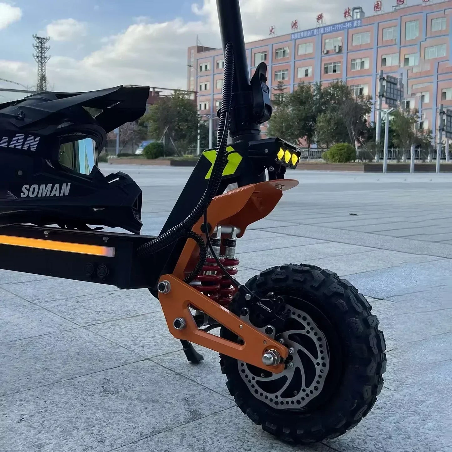Off road electric scooter 1200W adult electric scooter 11 inch off-road tires 48V-18AH battery range 80KM maximum speed 50KM/H